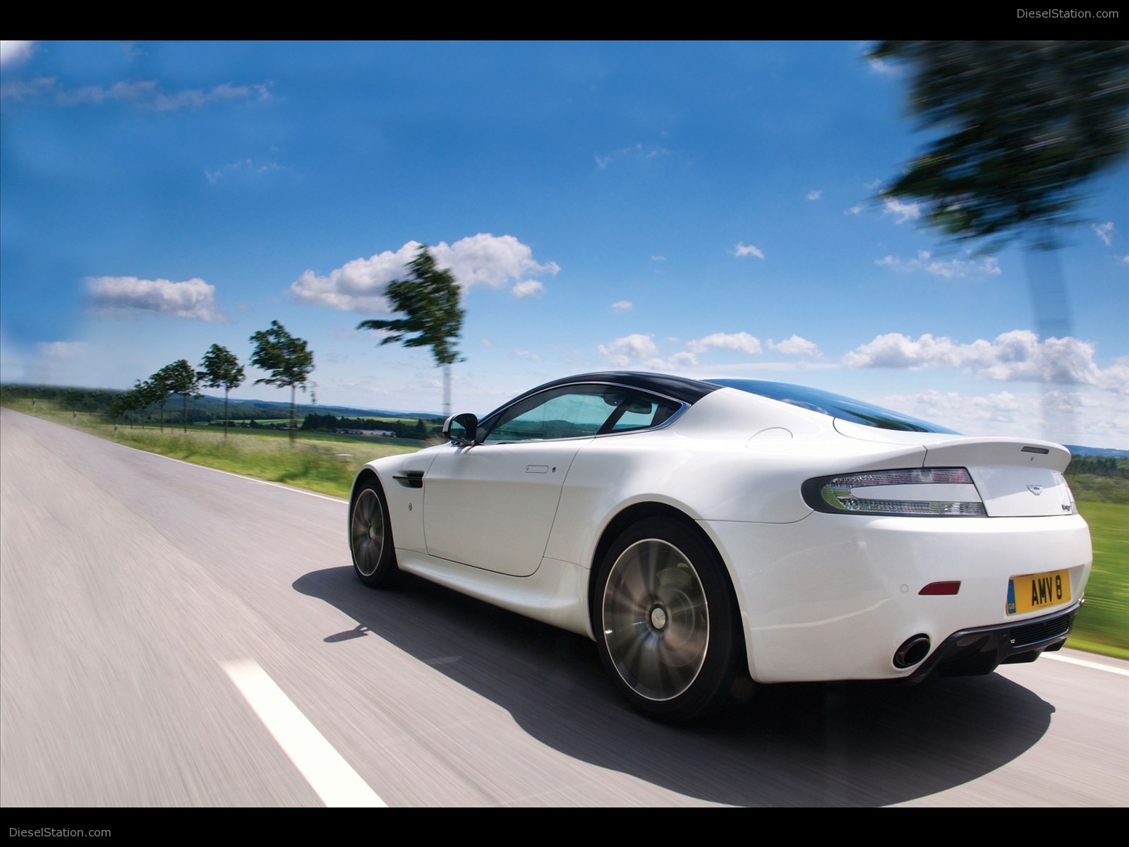 Aston Martin V8 Vantage N420 2011